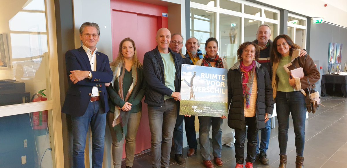 ceparacena's tweet photo. Segundo día de visita al sistema educativo Holandes. Hoy hemos conocido la fundación "OP KOP" en GIETHOORN. #TeachersOnTour #Mierasmusplus #ErasmusPlus. Un modelo de gestión y organización diferente para 14 centros de la zona. @sepiegob https://t.co/l3aVOirmRU