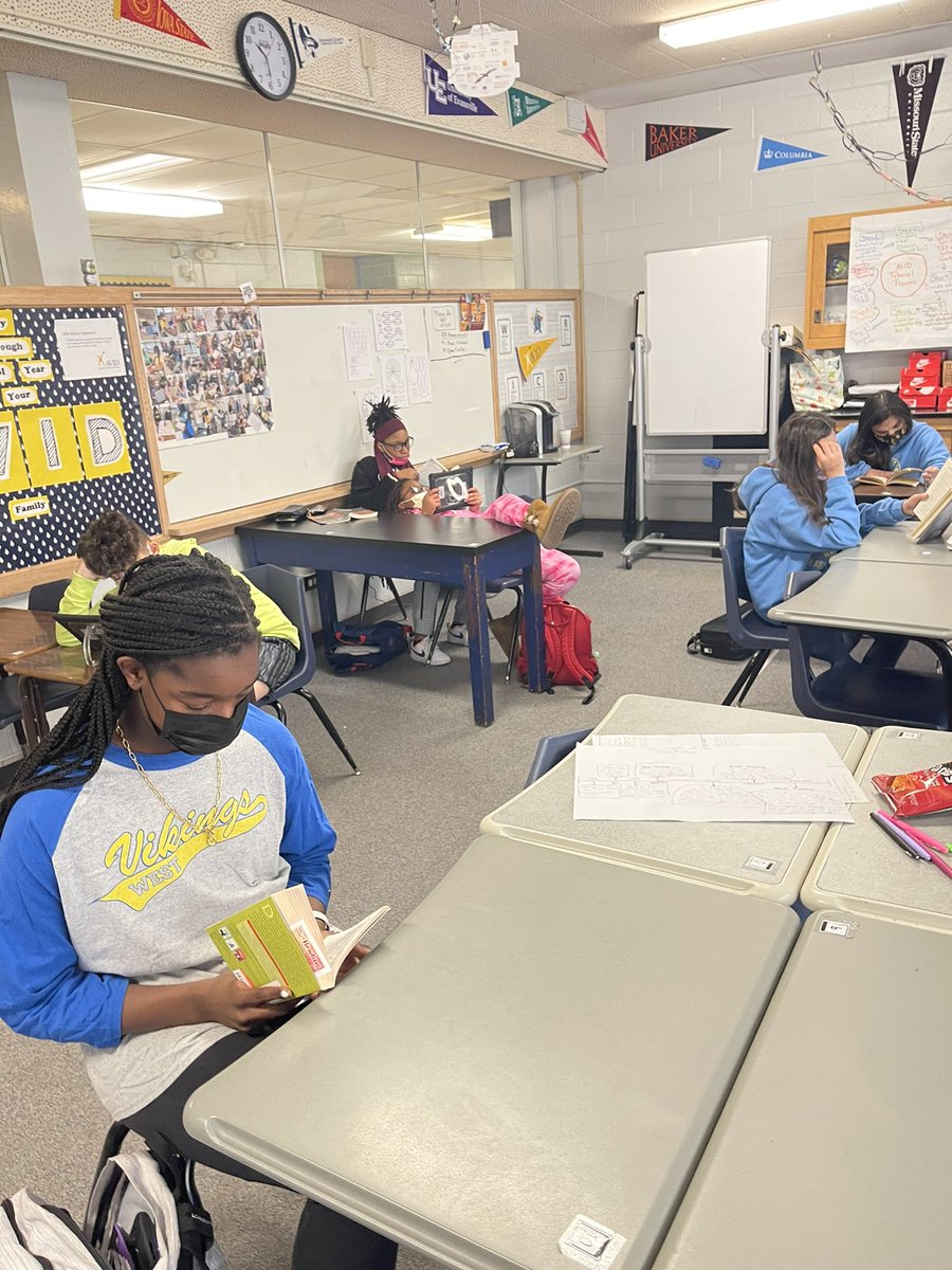MadameTesoro's tweet photo. Sometimes it’s just a good day to stop, drop, and read. #AVID7 #literacy #readingchoice @AVIDWMS @westvikings https://t.co/M0Nvgxc8C9