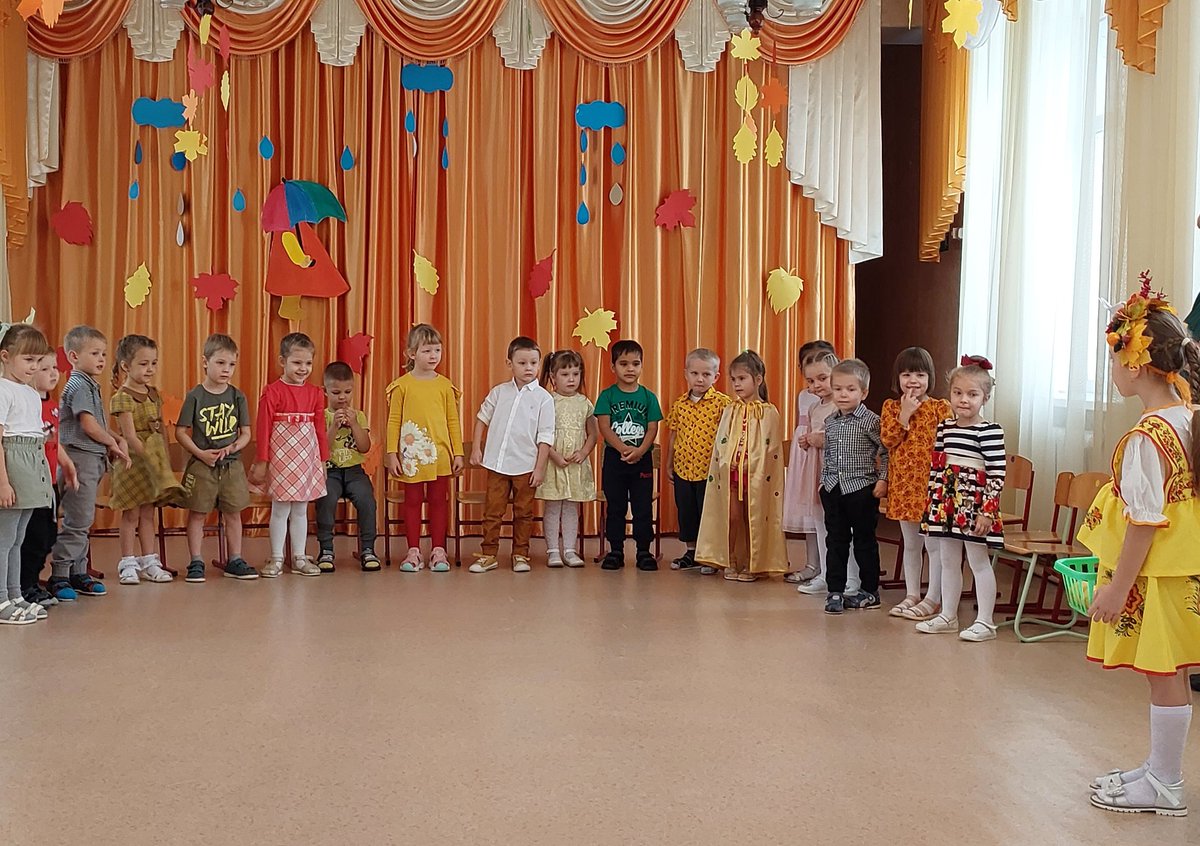 Черноречье Ручеёк
"Осень в гости к нам пришла" Заглянул сегодня праздник в каждый дом, потому что бродит осень за окном. Заглянул осенний праздник в детский сад, чтоб порадовать и взрослых и ребят!