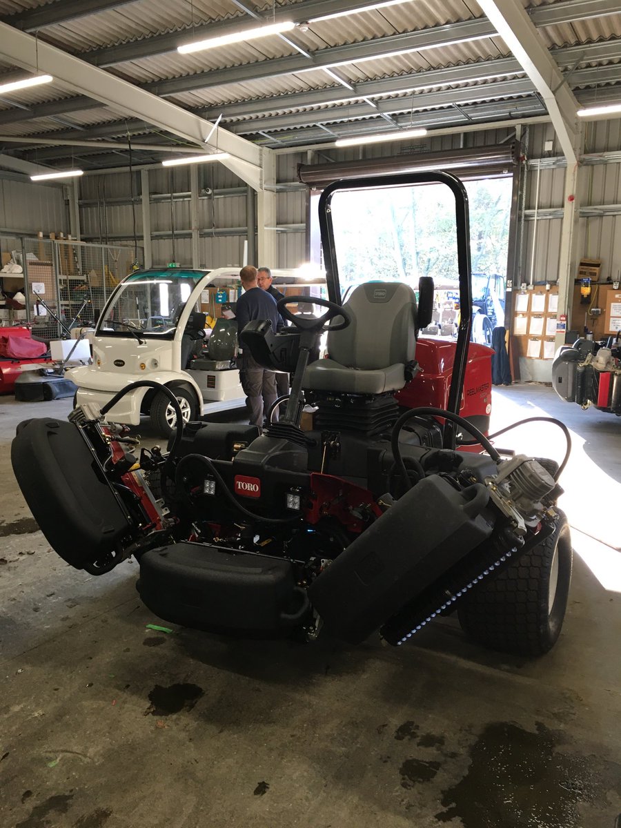 Richard67500251's tweet photo. Last of SIX new Toro RM5010Hs delivered today to a London ⚽️club 😊#truehybrid⚡️#quality ⁦@ReesinkTurfcare⁩ ⁦@ReesinkTurfEast⁩ https://t.co/8ICFGODtXj