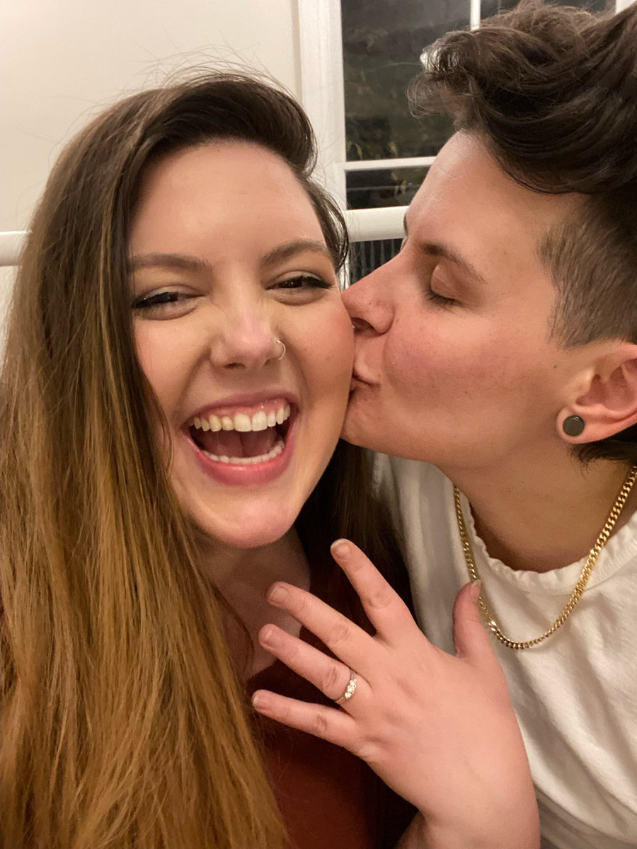 WE’RE ENGAGED 💍 💕😍🥳