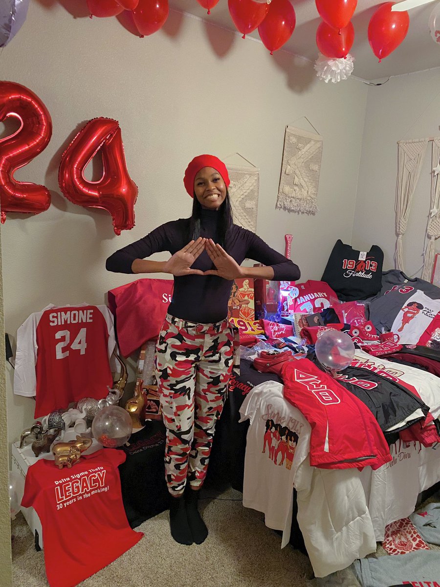 BWESHSU's tweet photo. ❤️ CONGRATULATIONS TO OUR VERY OWN BEAUTIFUL BWE EBOARD LADIES ❤️ 

⭕️ @Syydd_Simoneee 
⭕️ @_ssiimone 

We are so proud of you! The @KappaMu_DST legacy has been expanded by 24 powerful, black women❗️#SHSU #KM #FALL21 https://t.co/5anIzagRgt
