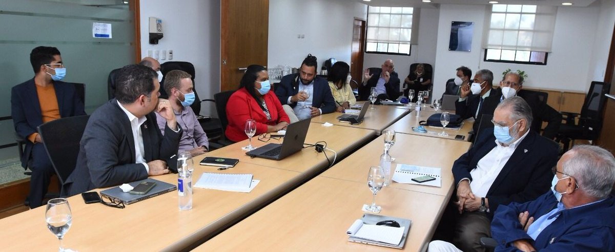 erickdorrejo's tweet photo. Establecer Territorios Productivos Funcionales (TPF) en toda la Zona Fronteriza, contribuira en precisar las inciativas por impulsar, localizadas en una cadena de valor territorializada para el desarrollo de su gente. #MiFronteraRD 

_Alianza @mineconomiard @el_BID https://t.co/MzzKUSMUXj