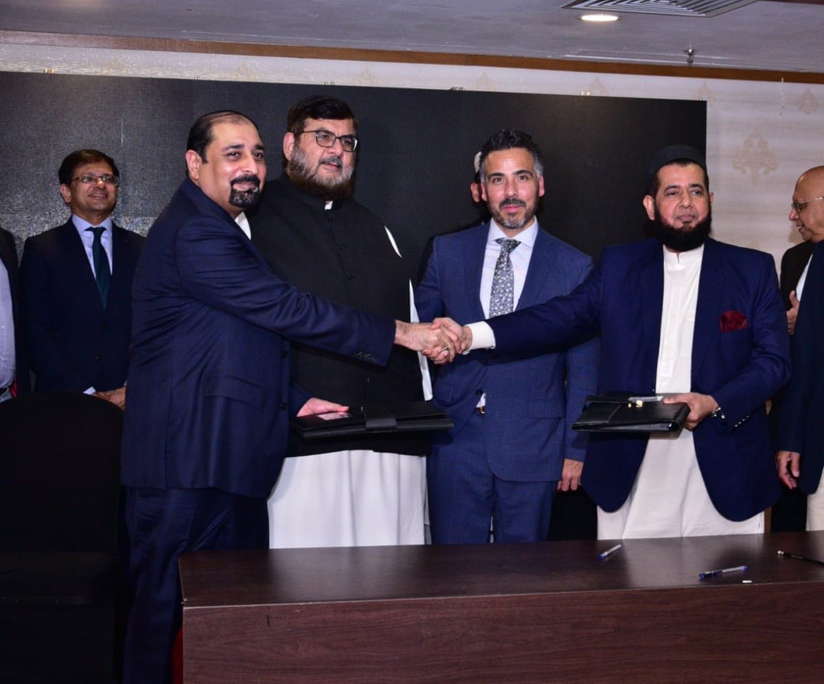 Chaudree's tweet image. #SERF's JV agreement with US's Kilowatt Technologies Ltd, for the manufacturing of #Supercapacitor energy storage devices, signed today.  US Commercial Counselor, John Coronado &amp;amp; Chairman AKD Group, Aqeel Karim Dhedhi joined the event
@sohailkarachi @faridalamFCA @usconsulatekhi
