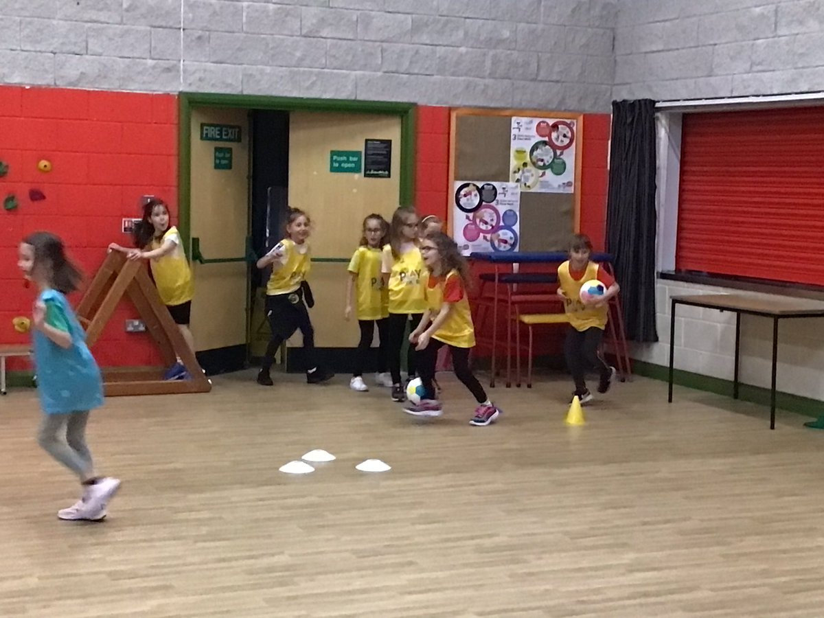 girlsfootyTPS's tweet photo. Great to see some new members in our Year 3 girls football club today. They settled in well. We focused on teamwork and moving with the ball ⚽️ @FAWTrust #uefaplaymakers @Year3TPS https://t.co/48kKCYXqrz