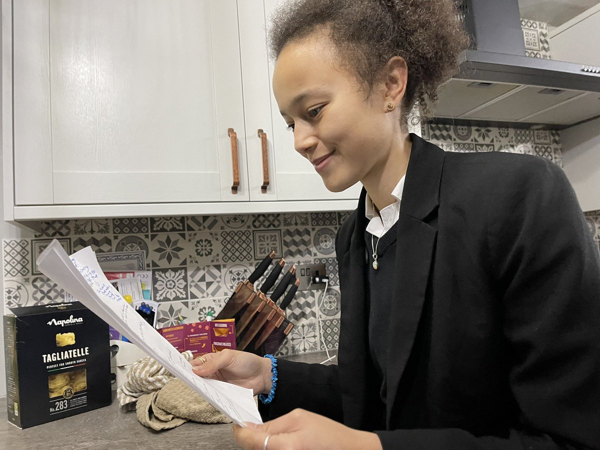 JasminAshleigh's tweet photo. Great lesson with @lsitalent tonight🤩 can’t believe it was the last lesson until the new year, this year has certainly gone very quick #teenactress #hardworkpaysoffs #actinglesson https://t.co/iaaJgrzWl8