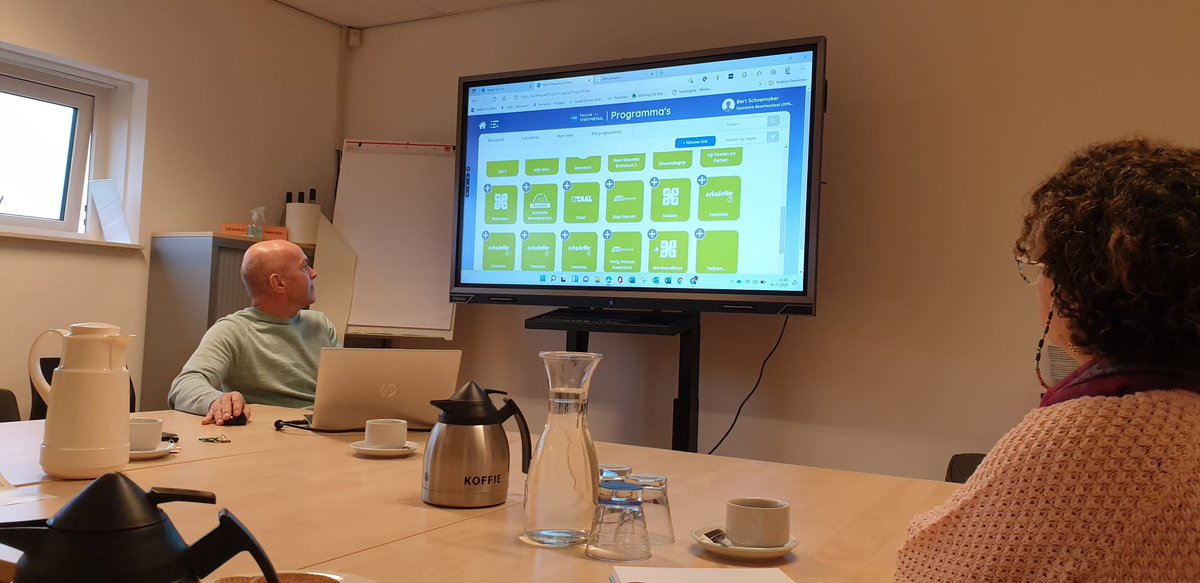 ceparacena's tweet photo. Segundo día de visita al sistema educativo Holandes. Hoy hemos conocido la fundación "OP KOP" en GIETHOORN. #TeachersOnTour #Mierasmusplus #ErasmusPlus. Un modelo de gestión y organización diferente para 14 centros de la zona. @sepiegob https://t.co/l3aVOirmRU