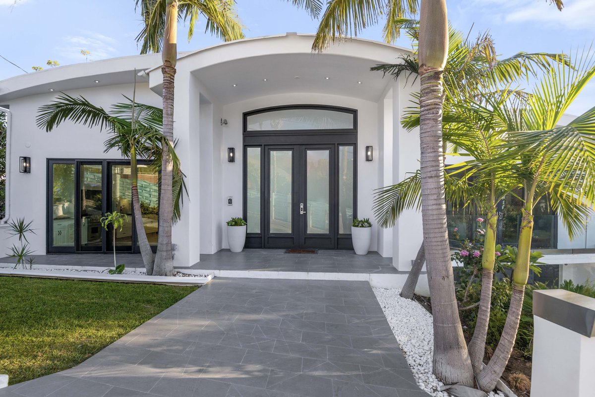pritchettrapf's tweet photo. 27154 Sea Vista Drive
Offered at $6,526,000

Listed by Gayle Pritchett &amp; Lacey Rose Gorden
DRE# 00585628

#malibu #maliburealestate #realestate #realtor https://t.co/ok3h8iuXqx