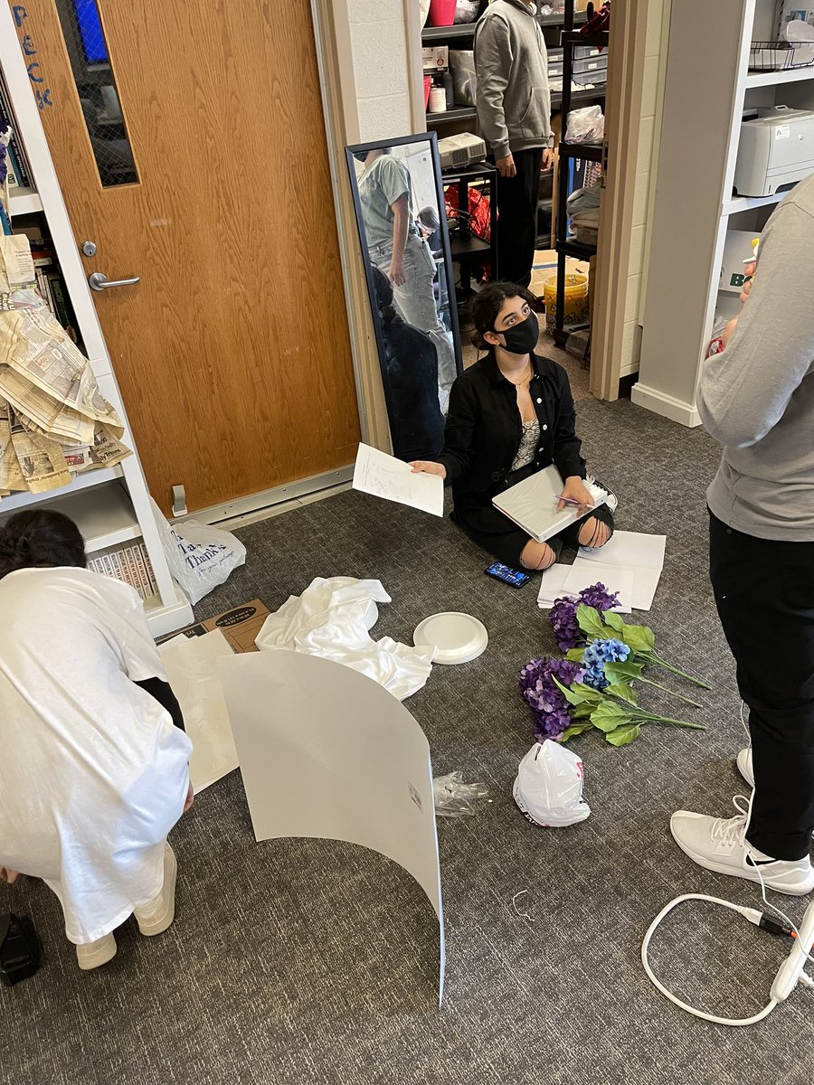 MsEovaldi's tweet photo. Making costumes out of recycled materials today in drama @IA_Macomb https://t.co/tYX9ito7V2