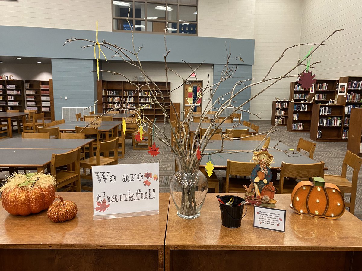 ECCALibrary's tweet photo. What are you thankful for this season? Stop by the library and add it to our “Thankful Tree”! #KCSLMSknowvember #HVALibrary https://t.co/IBjZXmRHGq