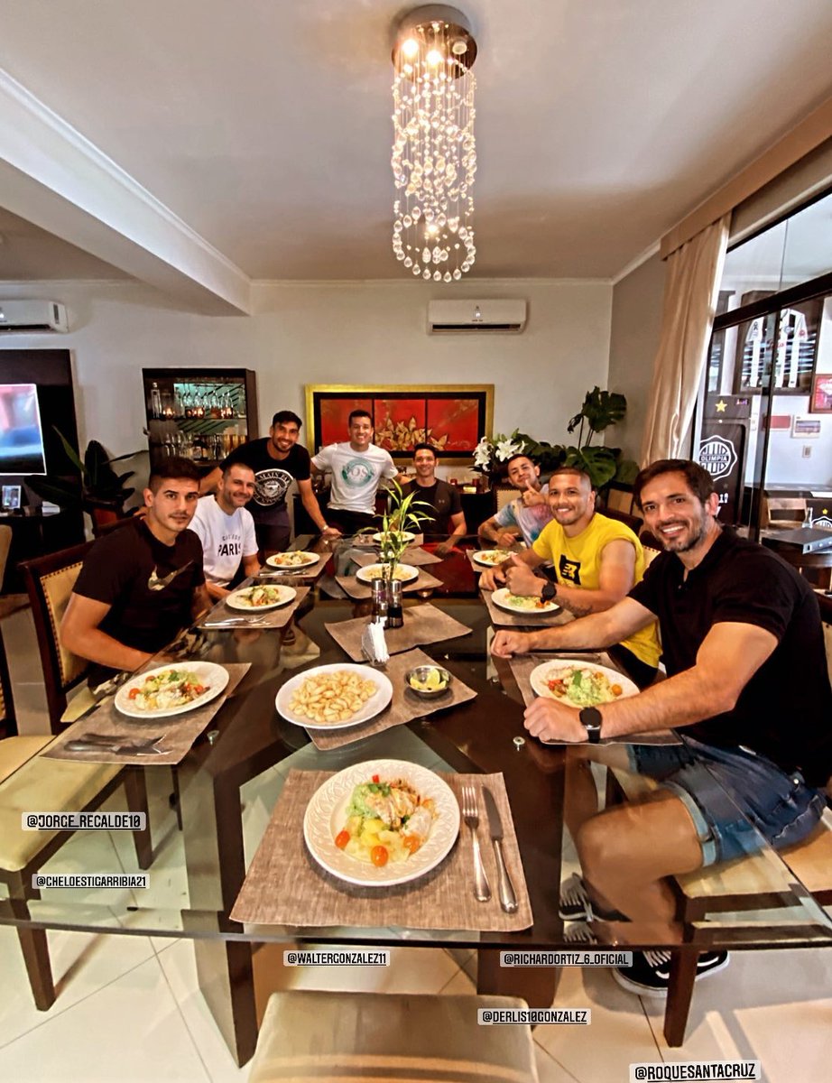 franjeado's tweet photo. Hoy hubo almuerzo de los referentes del plantel de Olimpia.

📷Instagram de Nestor Camacho https://t.co/JBFtmBnnhC