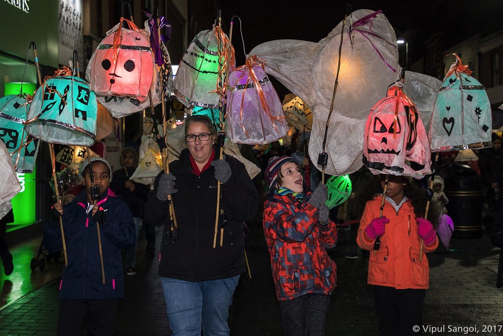 BellSquareLDN's tweet image. We're so excited to see Hounslow come together again on Saturday for our festive celebration Winter Lights! ❄️
The beautiful lantern procession returns, bringing together people from all over the borough who've been making festive lanterns with @SameSkyBTN! 🔔
🗓️ Sat 20th 6:30pm