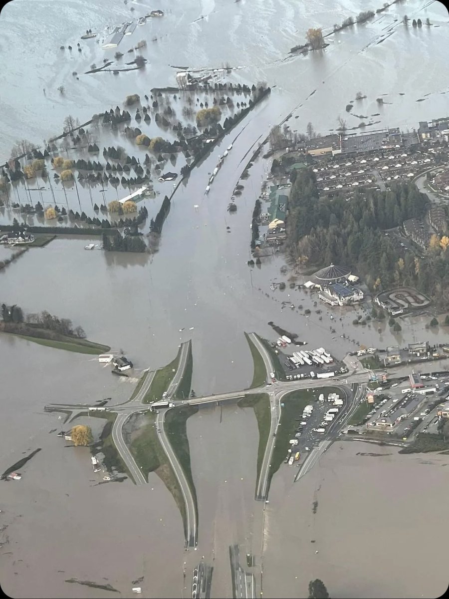 TheDeMontigny's tweet image. #BCFloods #watcom #sumas #highway1 #flood