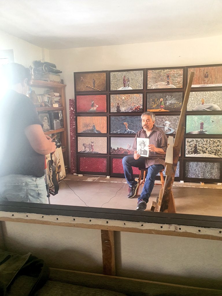 Adri_jama's tweet photo. Martes de producción. 📸
Hice clic con una de las obras de Juan Carlos Villegas, artista plástico zacatecano.
Ese cuadro me va a perseguir toda mi vida. 🖌🎨
@StudioMeteora
#LoveMkt #TeamMeteora #ArteZacatecano #artistaZacatecano #Zacatecas https://t.co/pHyYGn958U