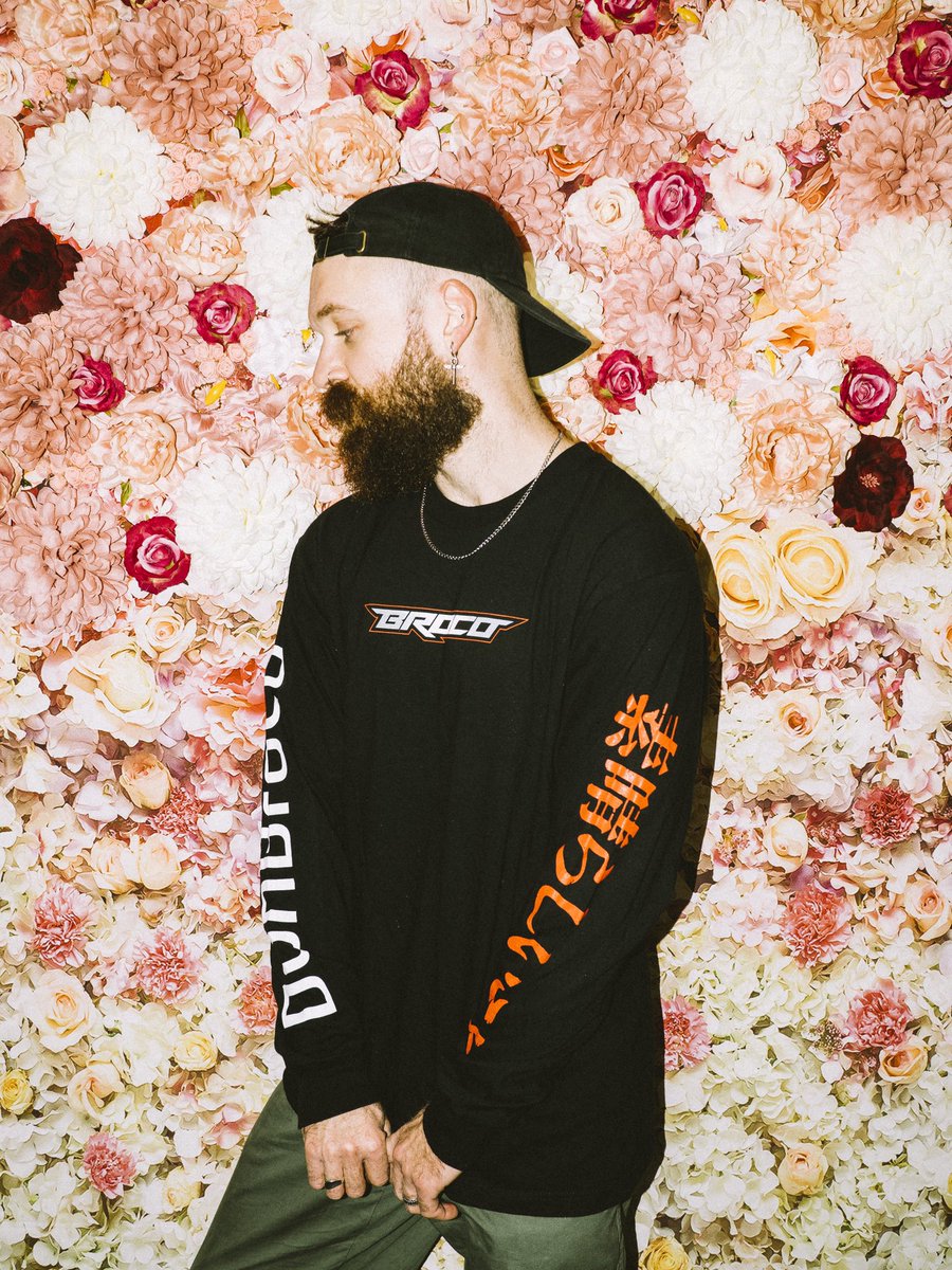 DONBROCO's tweet photo. ⚡️🦖 All leftover UK tour merch items including the Tekken longsleeve are live now over at https://t.co/2cZ30DpJlp 🦖🎮 https://t.co/vT1i0QOOE4