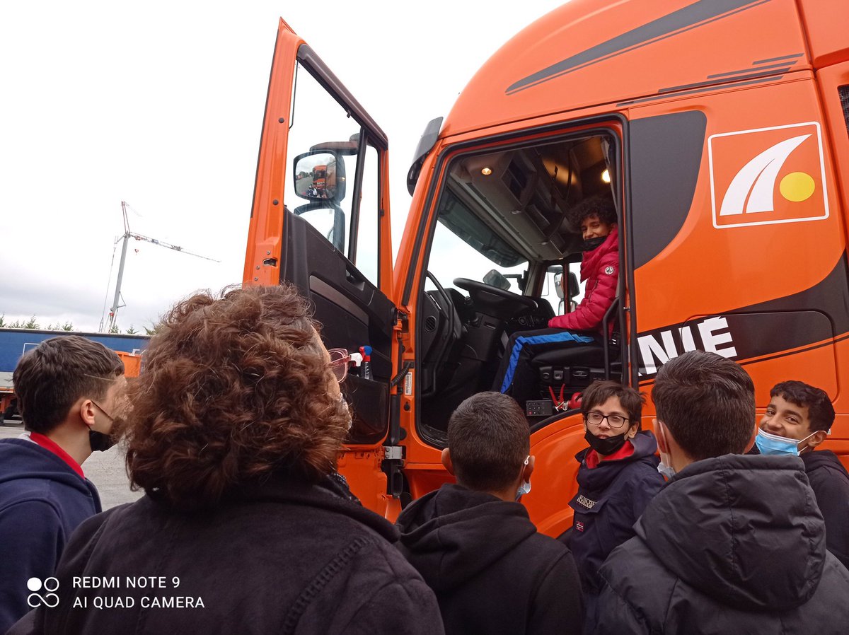 JGallieni's tweet photo. Semaine #EcoleEntreprise 👍
Visite en partenariat avec @AFT_TL pour les élèves de 3ième du lycée @JGallieni de @actoulouse
Merci pour ces riches échanges avec Transports Fournié Toulouse 🤩
@EE_ac_toulouse @DSDEN31 https://t.co/Xq5KeT8Tue