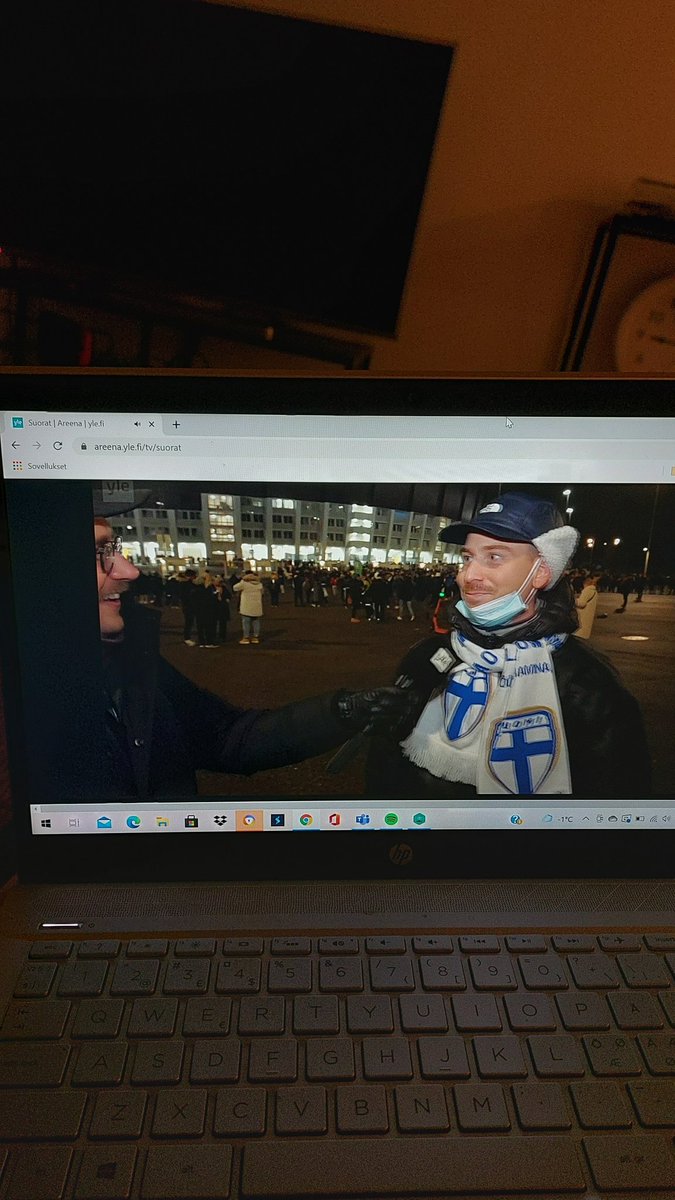 Kiva hei katsoa ennakkotunnelmia suorana Yle Areenalta sellaisen juontajan johdolla joka tietää vähemmän jalkapallosta kuin itse! #Huuhkajat #yleareena #Livestream