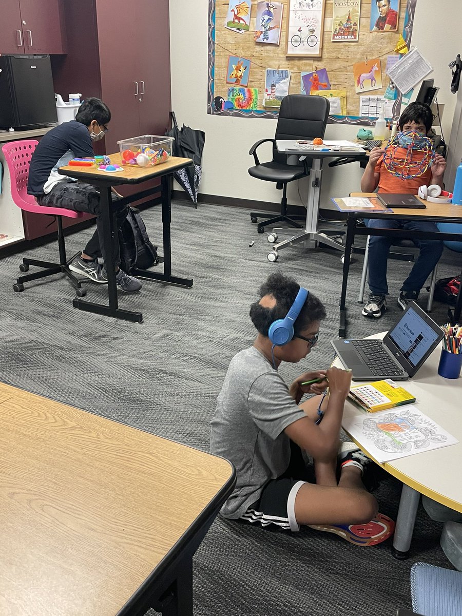 lowe_can_do's tweet photo. Students used station rotation to experiment with different self-control strategies, then completed a reflection. Info from reflection was then used to create individualized emotional regulation visuals. #patriotstrong #socialskills @FISD_PearsonMS @frisco_sped https://t.co/HdZLYGnylA