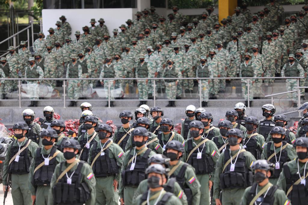 🔴 #EsNoticia || Cumpliendo con lo establecido en nuestra Carta Magna, la #FANB se despliega a Nivel Nacional en la Operación Plan República; Elecciones Regionales y Municipales #21Nov21, garantizando el pleno ejercicio del Pueblo Venezolano. 
#FANBEsSoberania 
<a href="/NicolasMaduro/">Nicolás Maduro</a>