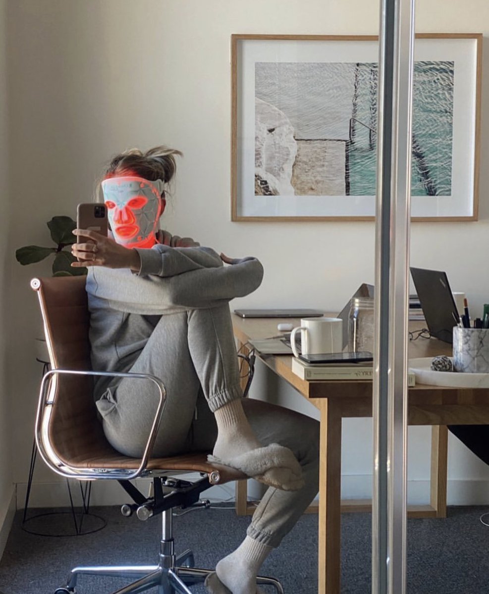 This is your reminder to set aside 10 mins for Contour. Omnilux Contour FACE is an FDA-cleared portable skincare tool that combines 2 proven wavelengths into 1 easy device - improve skin texture, tone, elasticity, and much more for noticeably brighter and healthier skin.