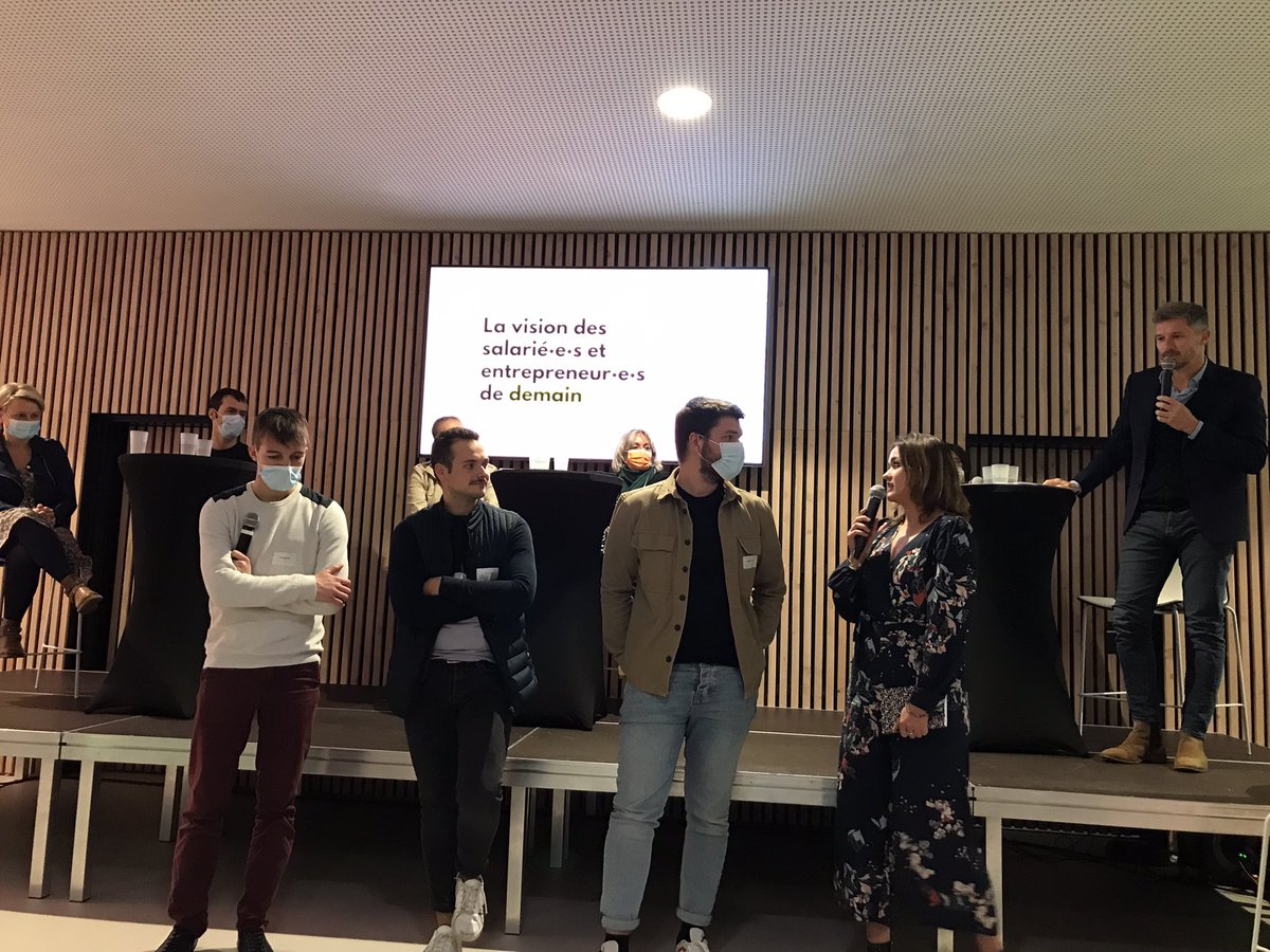 MedefPDL's tweet photo. La parole aux étudiants de @UnivCathoOuest pour conclure cette belle soirée #entreprisecontributive Merci @DRO_49 @FaceAngersLoire @MEDEFAnjou https://t.co/V3juXH5DxQ