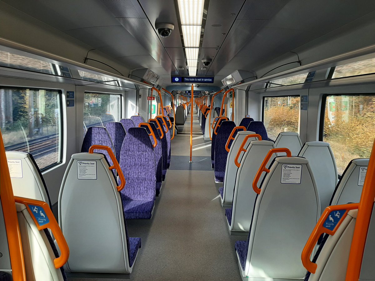 Jezzatrainman's tweet image. Very shiny blue toys to learn to play with today.  I got to go to Sevenoaks for the first time, and do an emergency brake application from 90mph.  Impressive units with even more impressive brakes! #class707