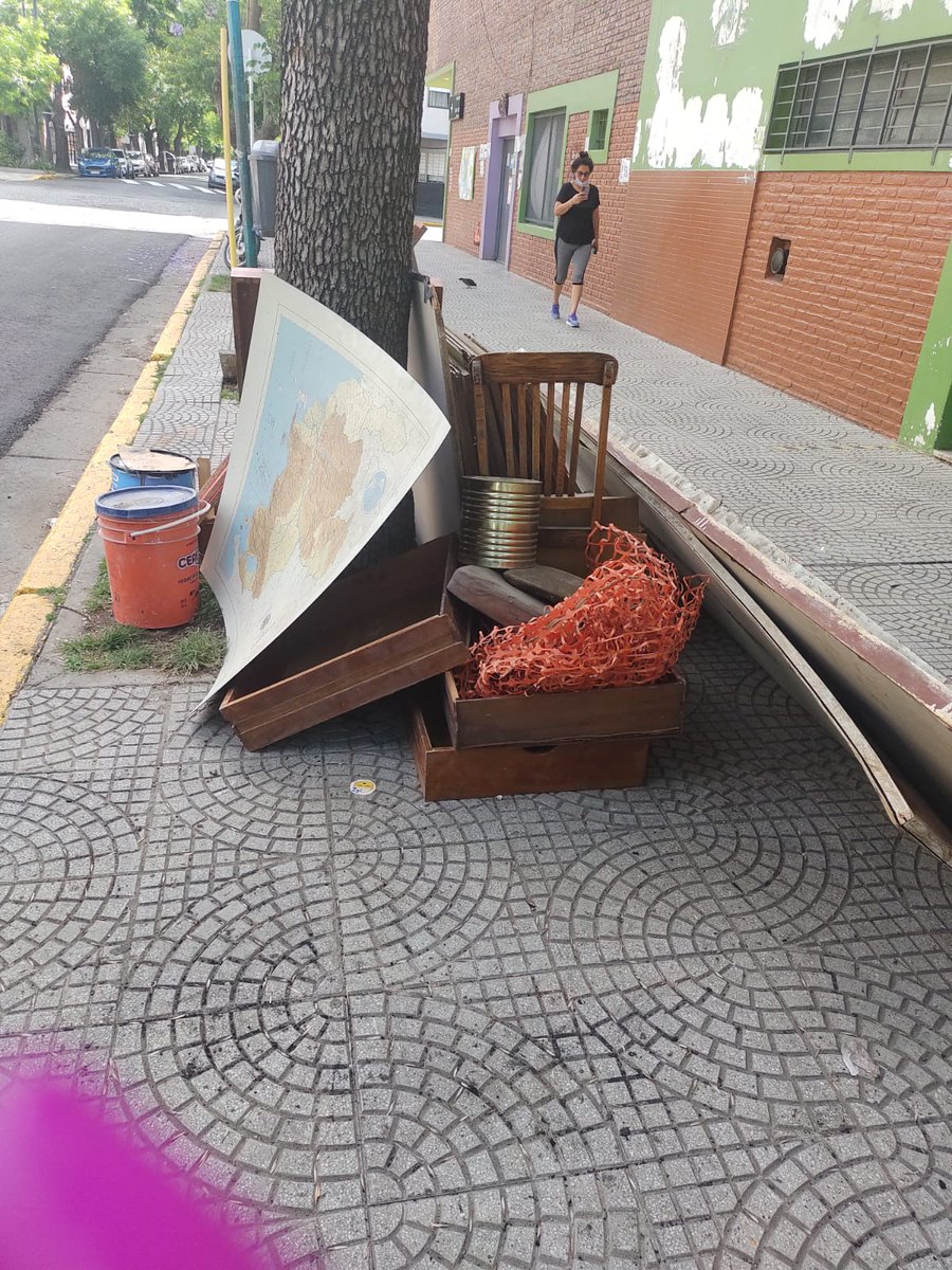 gerhilp's tweet photo. @Soledad_Acunia Además de intervenir y vaciar @lacoopedelalva ahora le robás los espacios en la escuela y tirás nuestras cosas a la calle. SOS LA VERGUENZA DEL @gcba @horaciorlarreta @fabian_capponi @TerePatronelli @EducacionBA @EducacionAR @fabian_capponi @mgagliardiok #fueralarretadelalva https://t.co/tBUD4fx3qJ