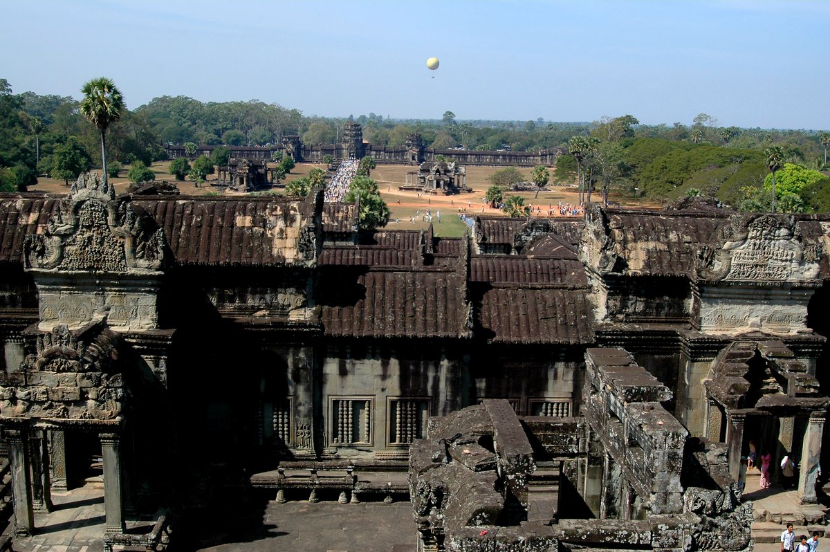 sevefaccin's tweet photo. @archeohistories Utmost expression of Khmer architetture, the temple originally dedicated to Vishnu is the earthly representation of Mount Meru
(📸 © Vallì Codolo)
#Angkor_Wat #Cambodia #Khmer #Vishnu #Mount_Meru #Codolo https://t.co/yQB5RdnwaV