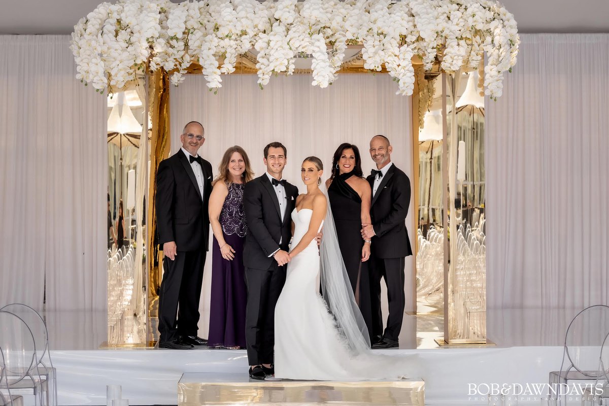bobanddawn's tweet photo. The chuppah is a canopy that couples stand under during a Jewish ceremony where the parents, family members, and Rabbi join the couple. Ari and Ben’s chuppah was incredible!
Photography: @bobanddawndavis #bobanddawndavisphotography
Event Planner: @greateventschicago https://t.co/0kl5x9l2re