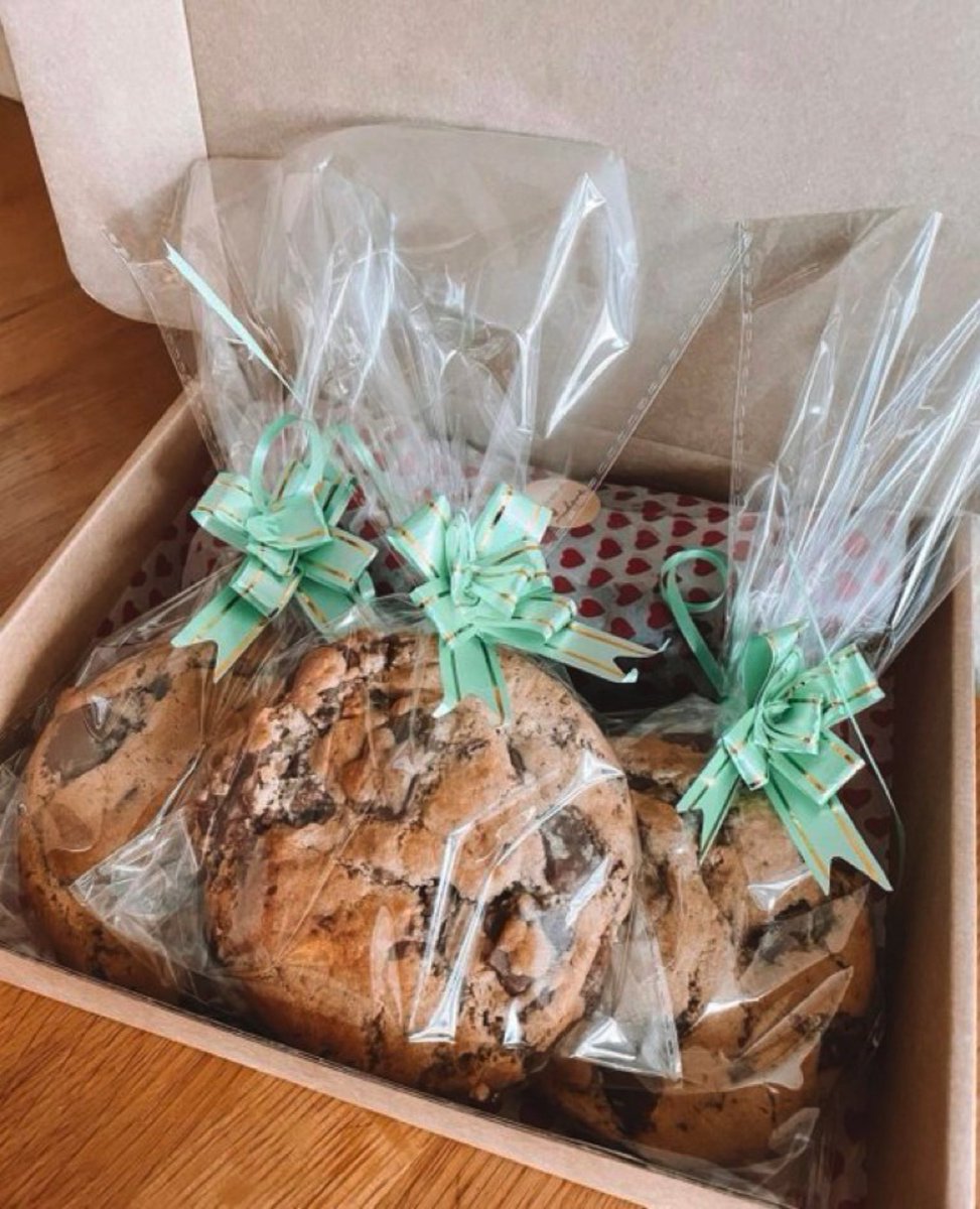 🚨 *FLASH GIVEAWAY* Alert 🚨 
The amazing <a href="/primaryteachew/">Emily Weston</a> has generously offered to give away one of her awesome brownie boxes to one of you lucky people! To enter just
⭐️RT this tweet
and
⭐️Like this tweet
The winner will be randomly chosen tomorrow! (Wed 17th)