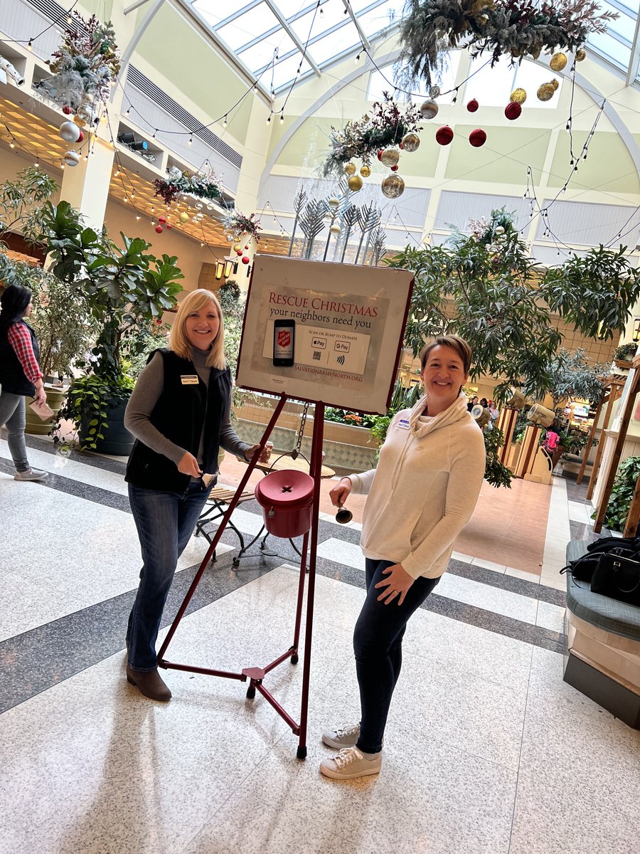 gobellbanks's tweet photo. To kick off the holiday spirit, team members in the Fargo, Moorhead and West Fargo areas partnered with the @FargoSA to ring bells across the community! π π
Thank you to our wonderful volunteers! ππ
#PayItForward #RingItForward https://t.co/jkWB84MQaA