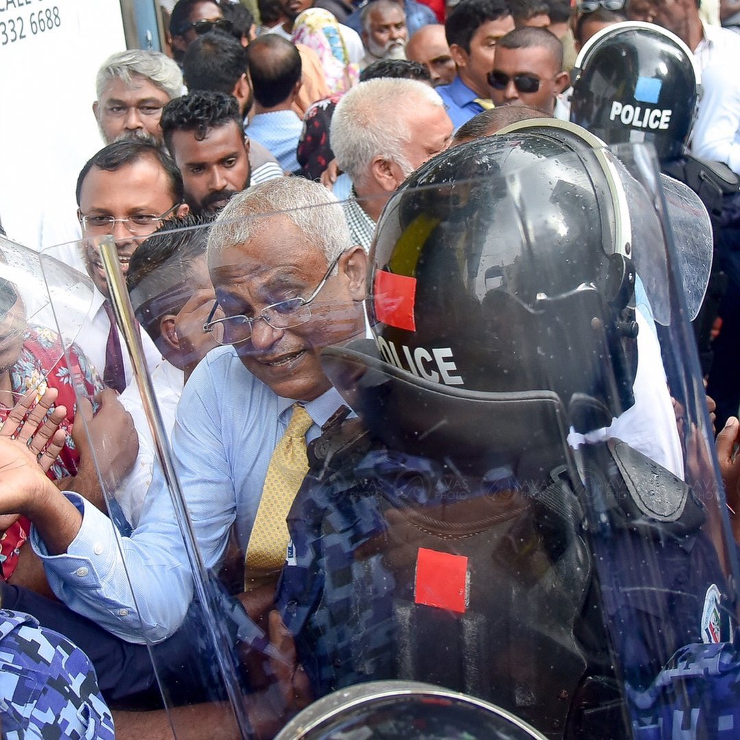 SalleHoarafushi's tweet image. ދިވެހި ޖުމްހޫރިއްޔަތުގެ އަމިއްލަކަމާއި، މިނިވަންކަން  ފުރިހަމަ  އަށް  ދަމަހައްޓަވަމުން،އަނިޔާގެ  ޒަމާން  ނިމުމަކަށް  ގެންނަވާ، ދަތި އުނދަގޫތަކުގައި، ގައުމުގެ ފާގަތި ކަމަށް ވެރިކަމުގެ  3 އަހަރު ރައީސް ސޯލިހް  ކުރެއްވީ  އަގު  ނުކުރެވޭ  ފަދަ ޚިދުމަތެކެެވެ. #JazeeraTharahgee