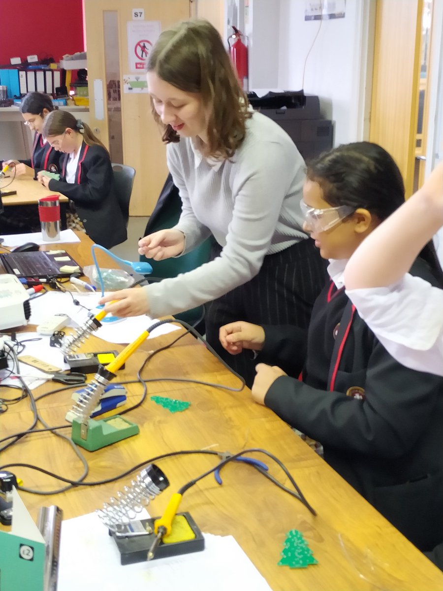 sjcrstem's tweet photo. Soldering along a Xmas 🎄 in @sjcrmain #STEM club under the watchful eye of Y10 and 12. Sorry to those we had to turn away - we will run a mop up session, promise! #victimofyourownsuccess #GirlsInSTEM https://t.co/pGloGH7pBD