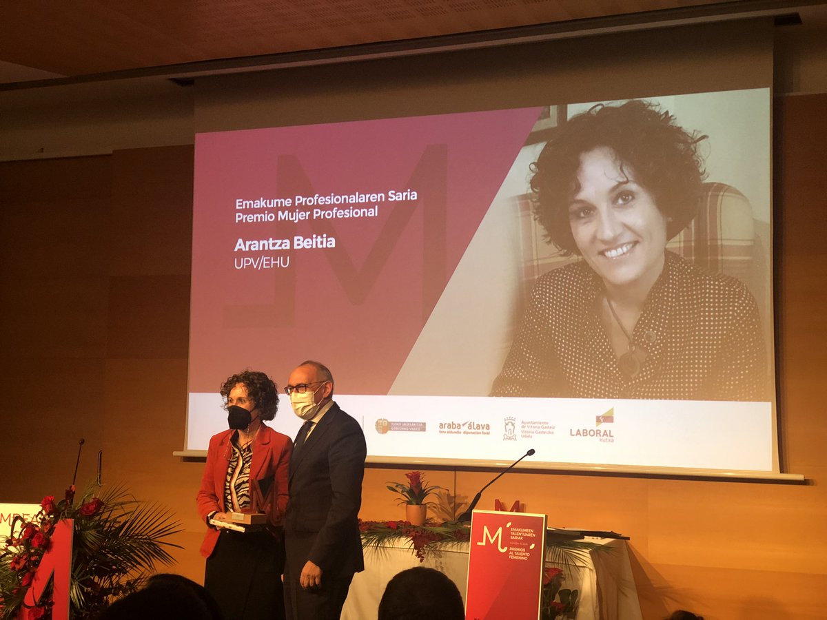 BICAraba's tweet photo. Premios @AMPEA_MUJERES Sariak 2021. Zorionak saridunei: Leticia Lz de Luzuriaga #ikustec @AmaiaAcha @MeteoForEnergy Arantza Beitia @upvehu Elena Palomo @energigune_brta !!! 👏👏👏👏 https://t.co/i58hl53Oma