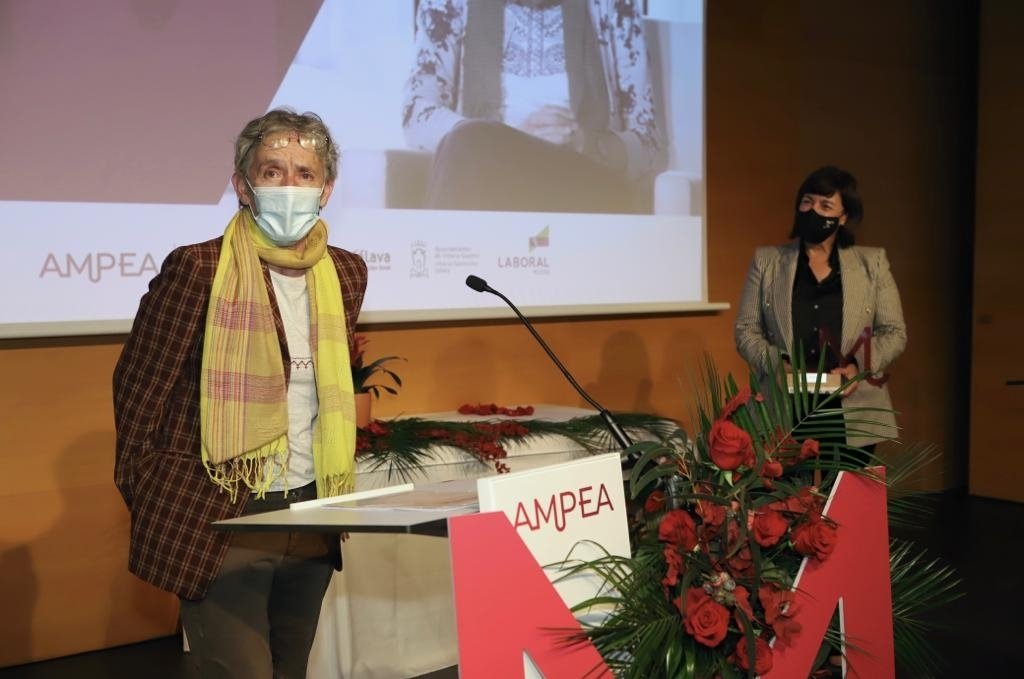 _Ampea_'s tweet photo. 👩Arabako Emakume Talentuaren Saria 2021 Emakumeak eta Zientzia kategorian Elena Palomo Fisikan doktorea @energigune_brta-ko Energia Termikoko Biltegiratze Arloko @energigune_brta-ko Zuzendari Zientifikoko Doktorea, Ikerbasque Ikerkuntza Irakasle gisa nabarmendua https://t.co/2axs5F9CY7