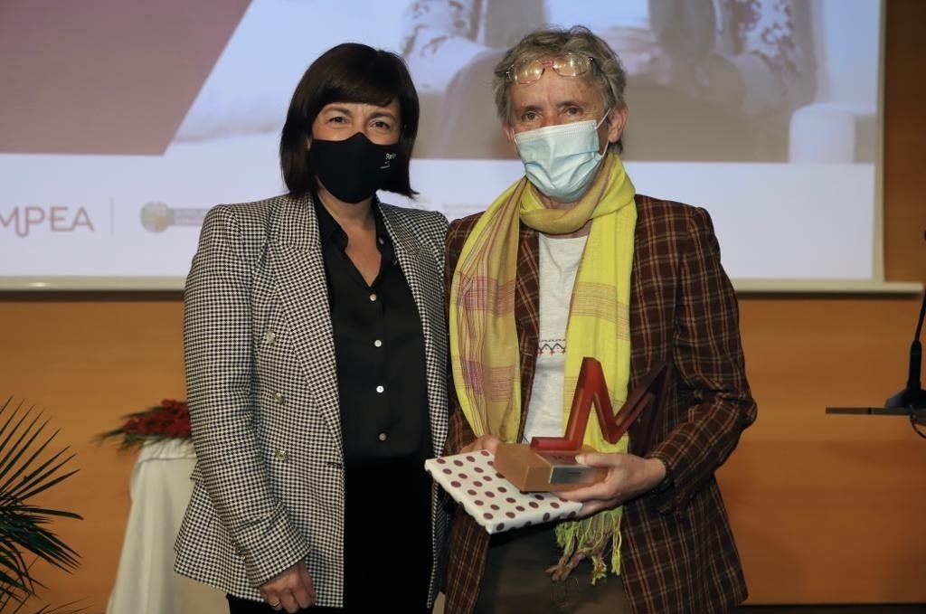 _Ampea_'s tweet photo. 👩Arabako Emakume Talentuaren Saria 2021 Emakumeak eta Zientzia kategorian Elena Palomo Fisikan doktorea @energigune_brta-ko Energia Termikoko Biltegiratze Arloko @energigune_brta-ko Zuzendari Zientifikoko Doktorea, Ikerbasque Ikerkuntza Irakasle gisa nabarmendua https://t.co/2axs5F9CY7