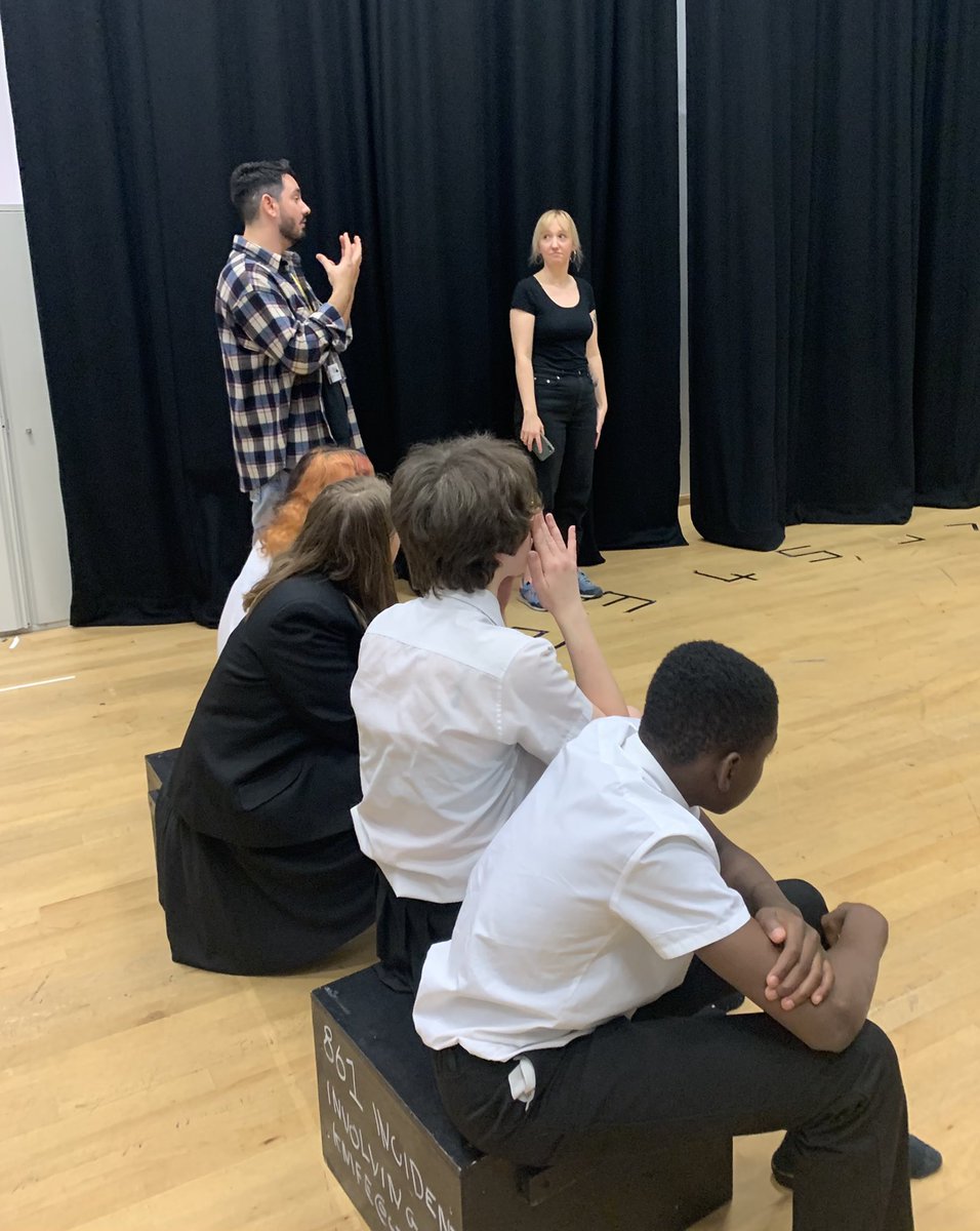sarah82041919's tweet photo. Thank you @lit_theatre for running the first Young Company session with @AmazingNusa tonight- the students loved working with industry professionals and #Aspiringhigher https://t.co/RR2KPuoYd0