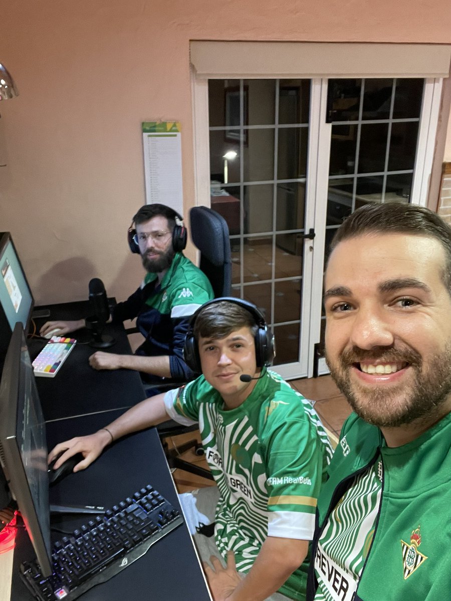 Hoy jugamos en lan.

#UnaPasiónLlamadaBetis 💚