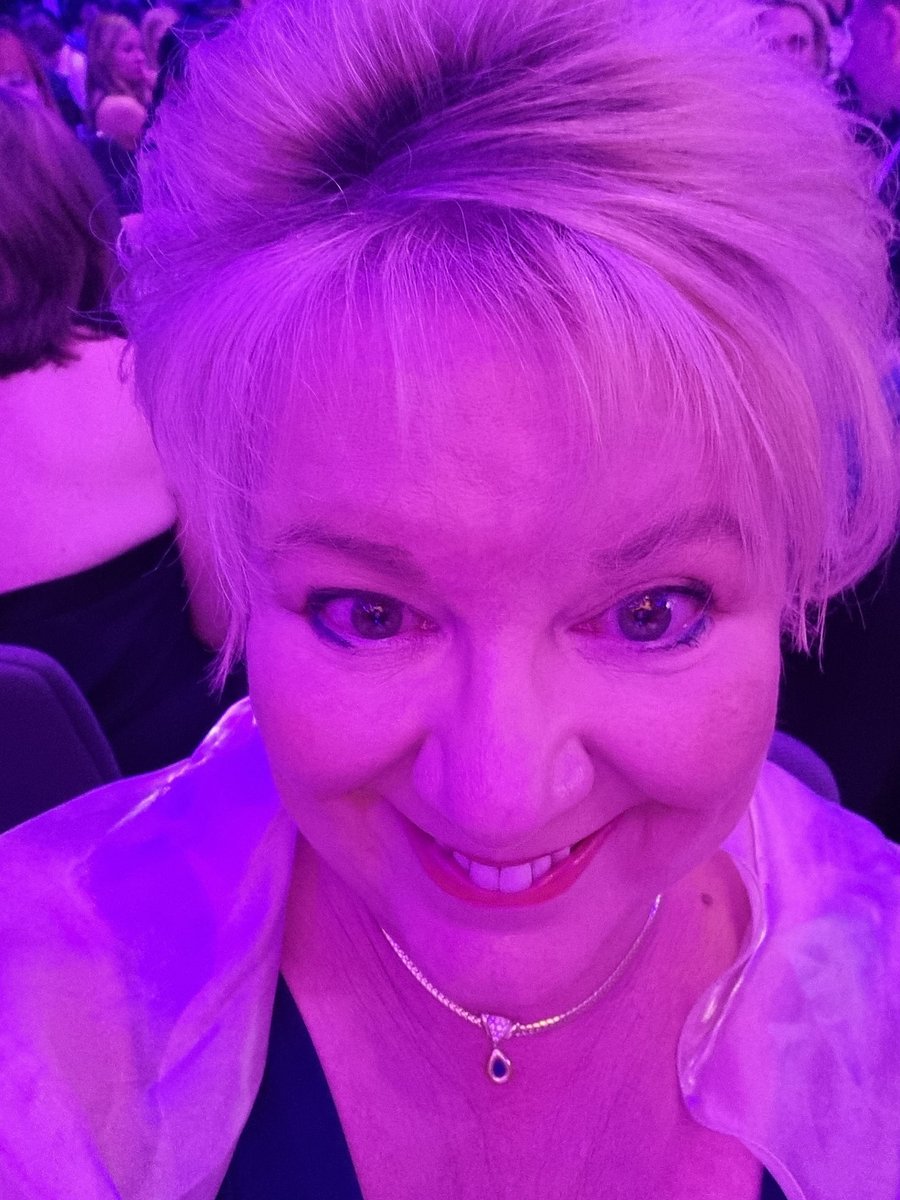 gill white tweet media