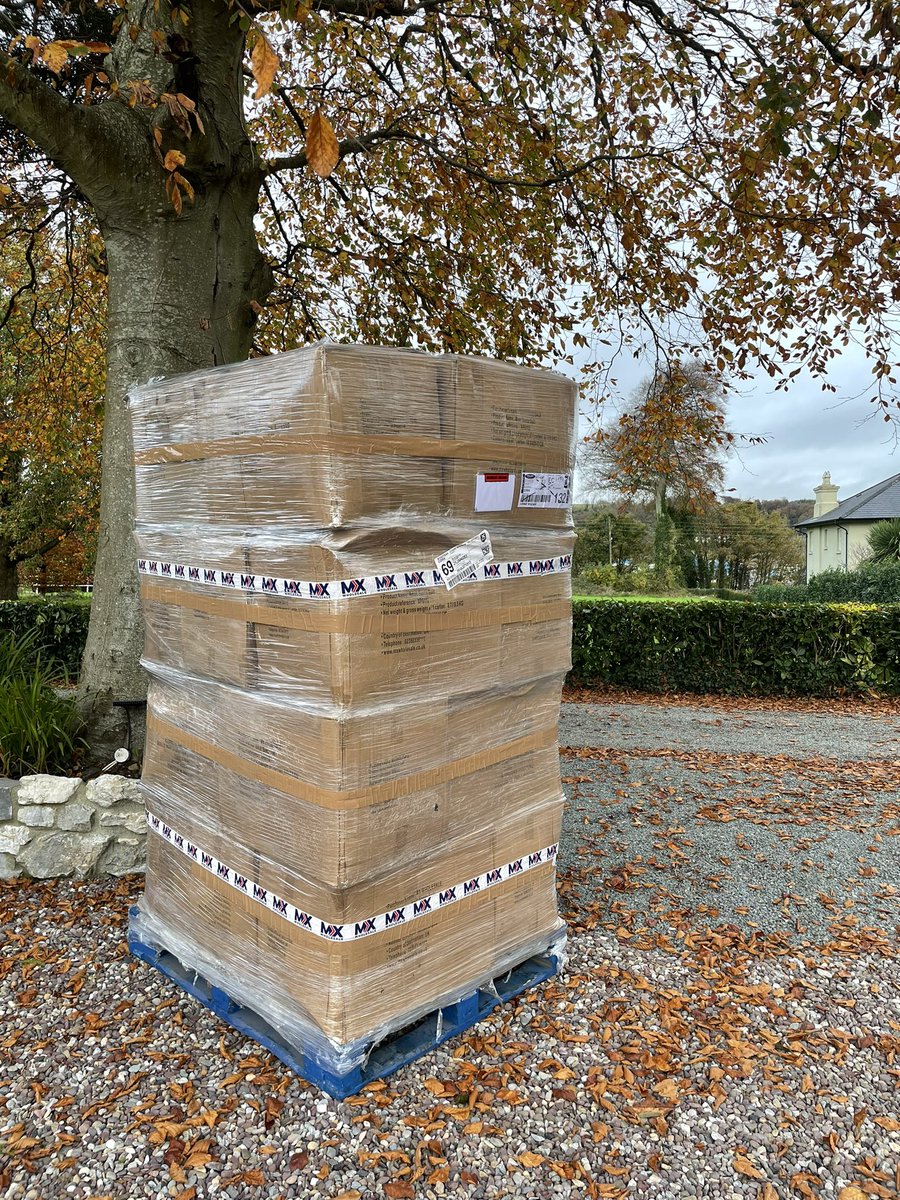 500 Santa suits are in Cork city! @RonanDalyJermyn <a href="/goldbergsbar/">Goldbergs Bar</a> <a href="/VeloRoasters/">Velo Coffee Roasters</a> <a href="/AzureJewellery/">Azure Jewellery</a>