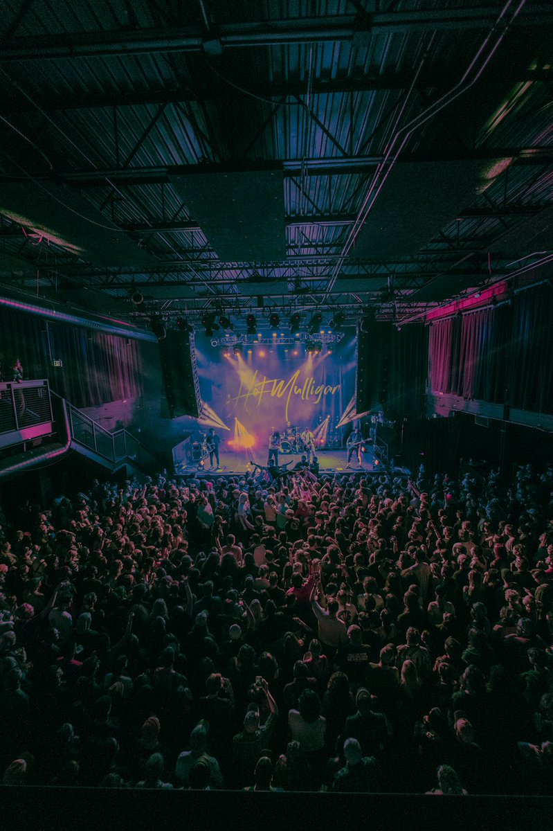 kaydargs's tweet photo. the mullies last night in denver !
SLC tonight 💫 https://t.co/3AMDIQriot