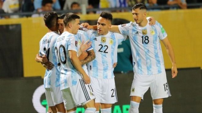 RadioMARCA's tweet photo. 🇦🇷 @Argentina y @CBF_Futebol se enfrentan esta noche en San Juan

🎙️ Conocemos, en @Marcador, la última hora y el ambiente a pocas horas del choque con @pablovaldora 

📻 https://t.co/ilgsizI4uT https://t.co/xXmEOFH4gq