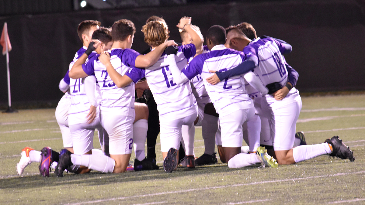 MSOC | Trojans Receive Program-Best Five CoSIDA Academic All-District Awards | @Taylor_soccer #TaylorMSOC - taylortrojans.com/article/mens-s…