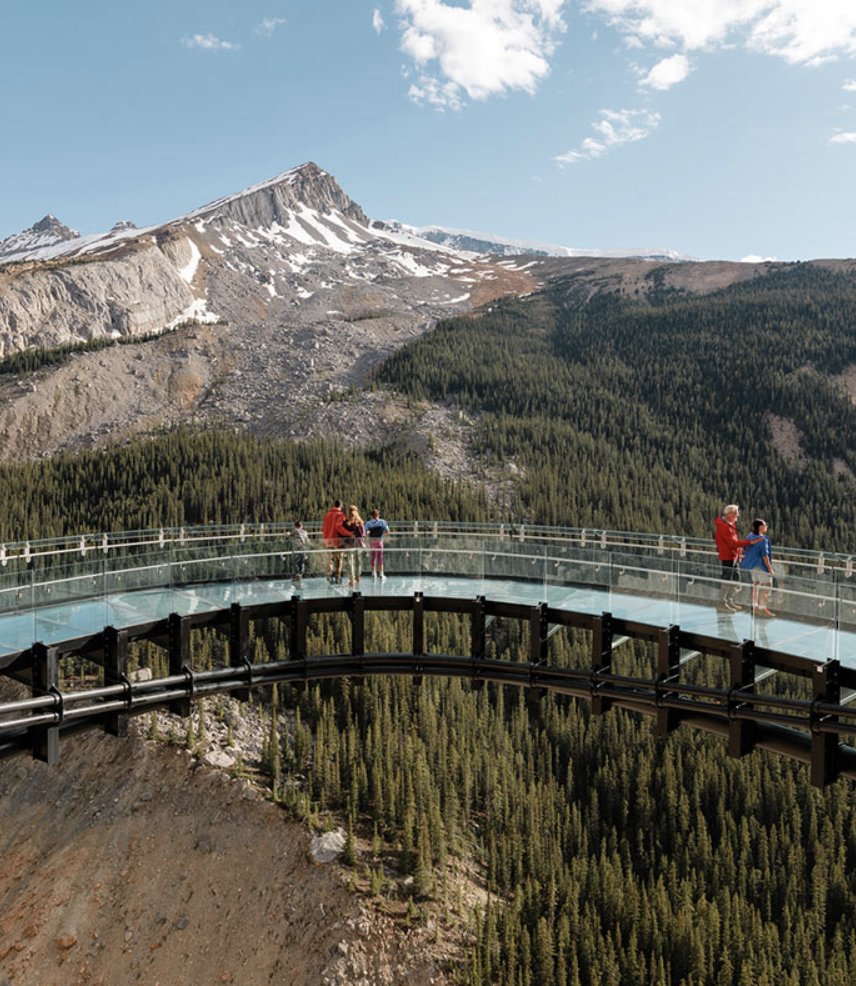 ckuaradio's tweet photo. "There aren't any cables that come back from the structure like you see on suspension bridges." 

This week @CKUATony speaks with structural engineer, #GeoffKallweit. The #HowofWow highlights marvels of innovation and technology, sponsored by @APEGA_AB https://t.co/H3UQUUBNUB https://t.co/dZfDJysUMf
