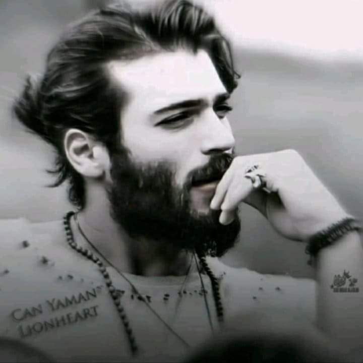 roo_feed's tweet photo. @Darwishiat يمر الانسان ... بثلاث مراحل

ففي الشباب .. يعشق الجنون و المغامرة

و في النضج .. يعشق الجد و الحكمة

و في الكَبَر .. يعشق الهدوء و العزلة

اما انا ... فـ آخرها 

و إن كُنت زمنياً ... لا أنتمي لها https://t.co/cLSV0wMTd8