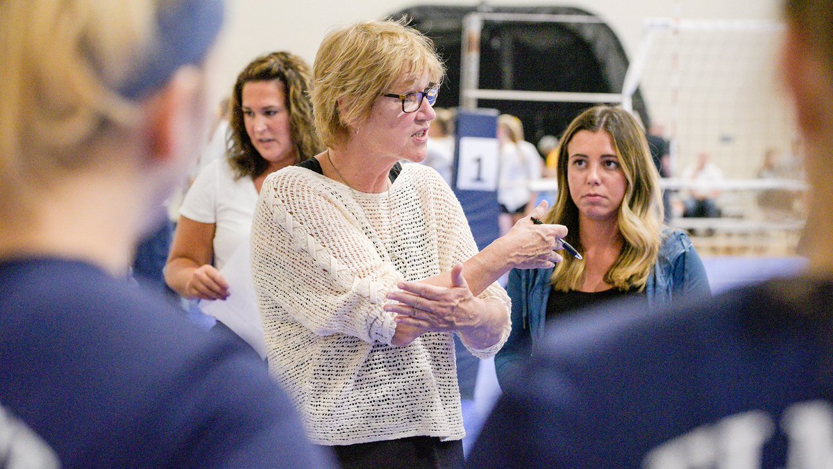 ElmhurstBluejay's tweet photo. After 28 years of leading the Elmhurst University volleyball team, Head Coach Julie Hall has announced her retirement. 

Story: https://t.co/C1Od6JBKKD https://t.co/aMSVTIeiXy