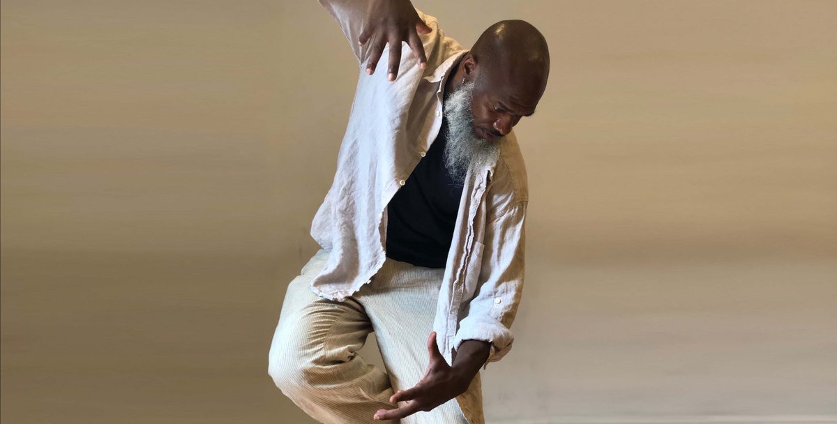 Join us tonight at 8pm for a free livestream conversation with breaker Raphael Xavier about his work, creative process, and more. Come ready with your questions for Raphael!
Learn more: bit.ly/3FjoAny

Photo: Raphael Xavier