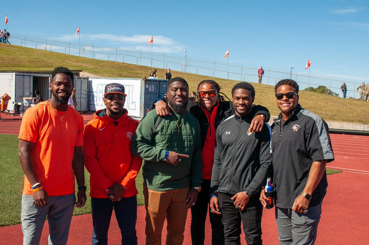 Coach_Sincere's tweet photo. Family is everything! Eat Em Up Kats https://t.co/9EhSRs9o2n