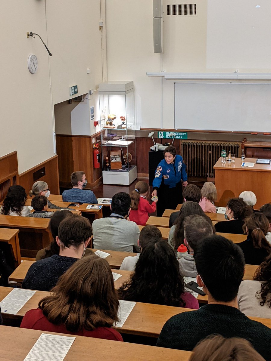 clcortex's tweet photo. @Astro_Jessica shared with us at #DPAG @UniofOxford her inspiring journey: from microgravity to the oceans to space, driven by her curiosity and wonder of the natural world #NASA #firstspacewalk #tothemoonandback @DPAGPostdoc @DPAGAthenaSwan https://t.co/2fDvXsqVHL