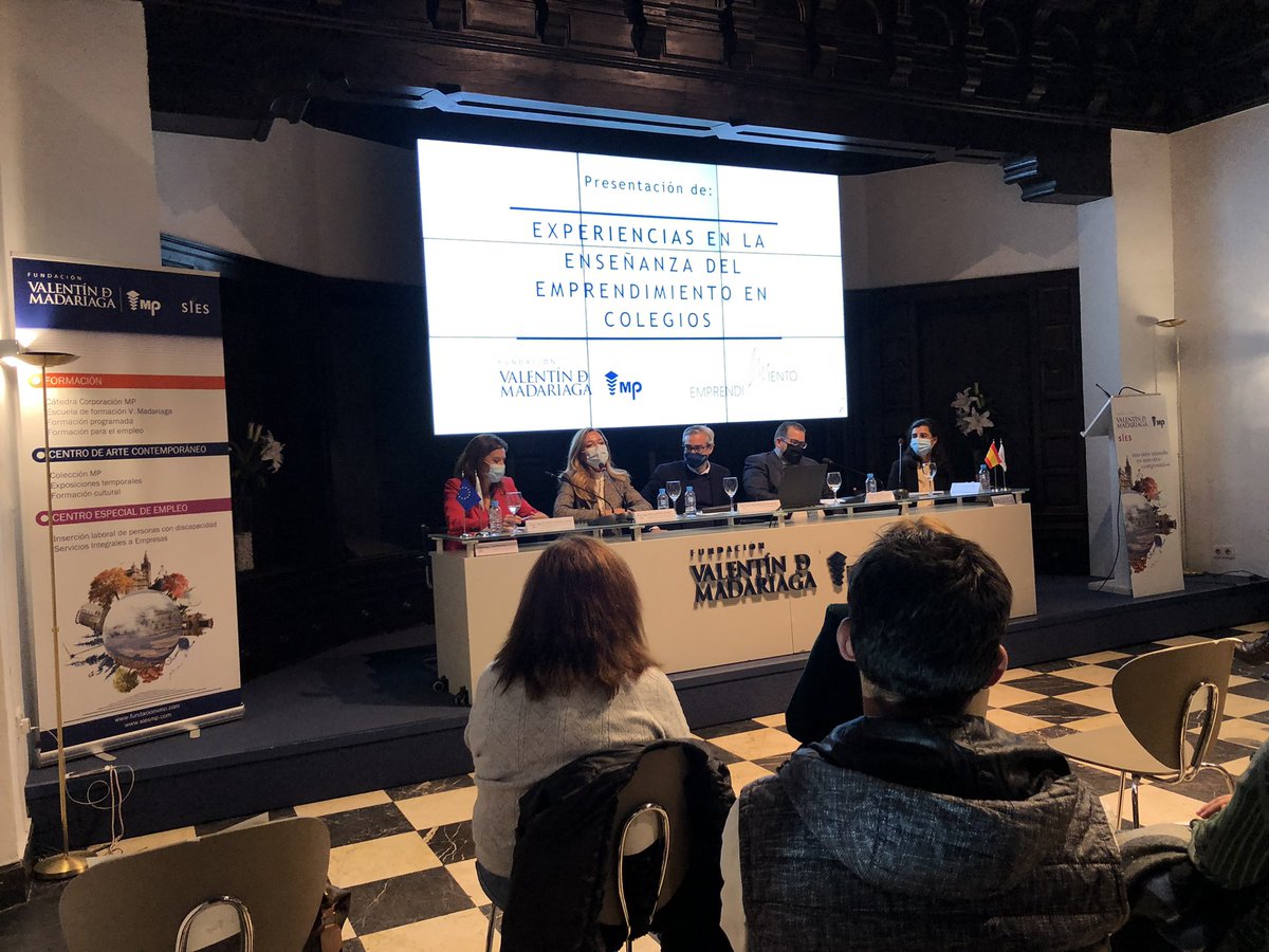 fpvedrunasev's tweet photo. Aprendiendo y reforzando nuestra apuesta por el #emprendimiento 

Felicitar a la Fundación Valentín de Madariaga por fomentar encuentros  como éste, donde poder compartir experiencias en la enseñanza del emprendimiento en los colegios de #sevilla 
#empresas #enseñanza https://t.co/9PsR0QgPQn